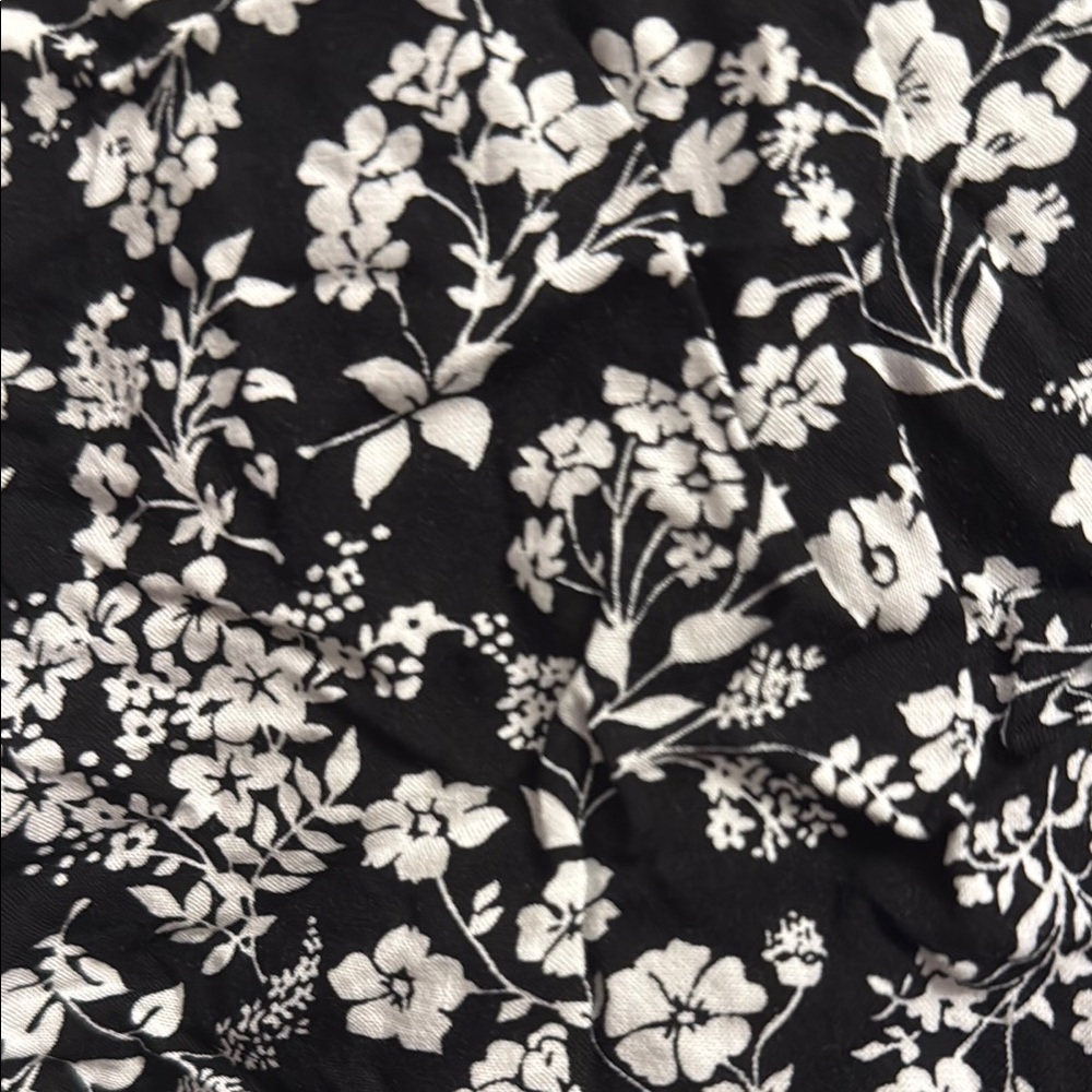 Hollister Black and White Floral Tank Top - Picture 4 of 4